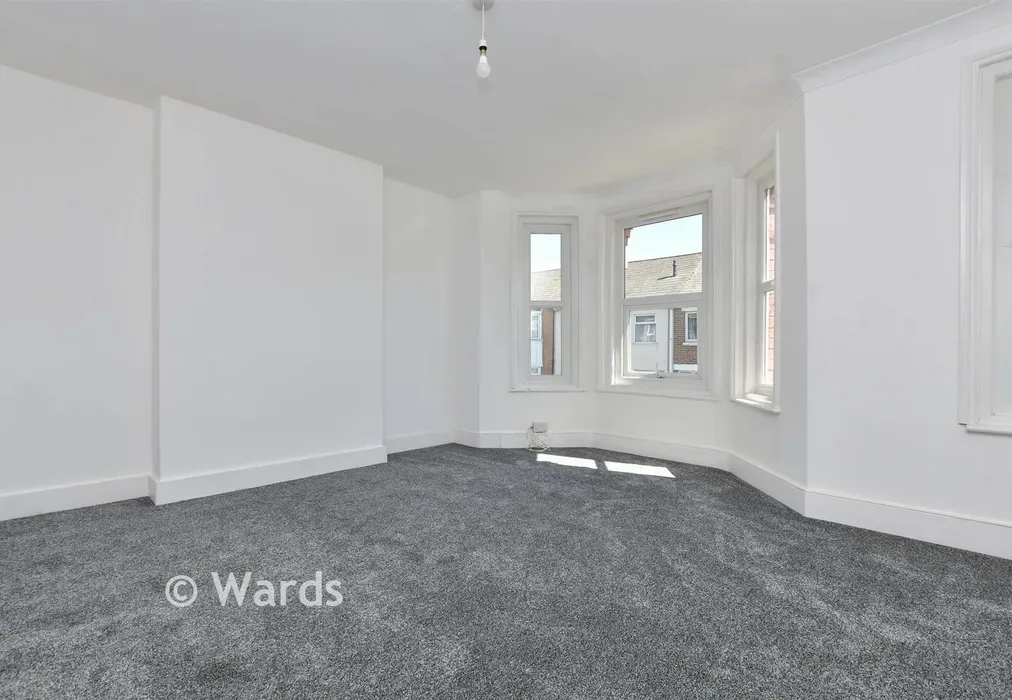 Bedroom 1 - Linden Crescent, Folkestone, Kent - Wards of Kent