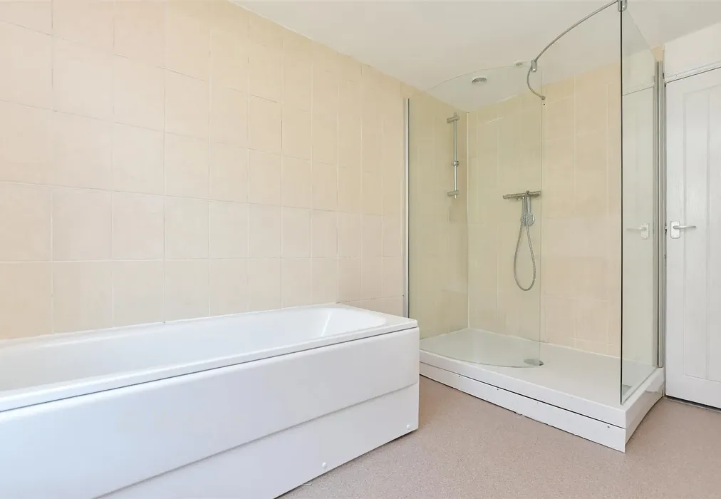 Bathroom - Linden Crescent, Folkestone, Kent - Wards of Kent