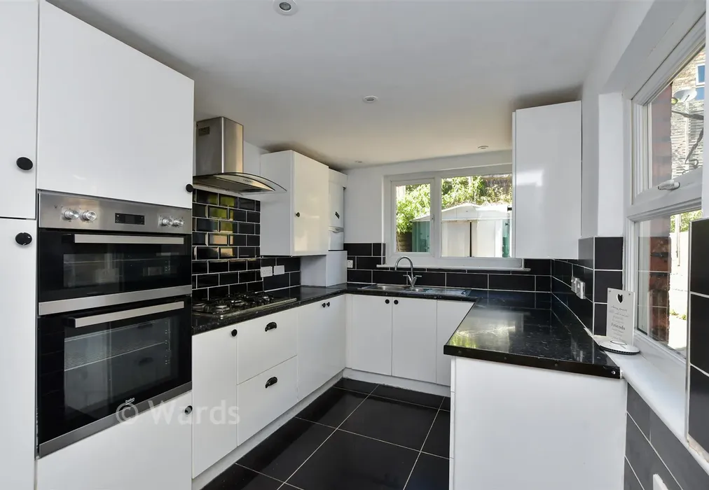 Kitchen - Linden Crescent, Folkestone, Kent - Wards of Kent