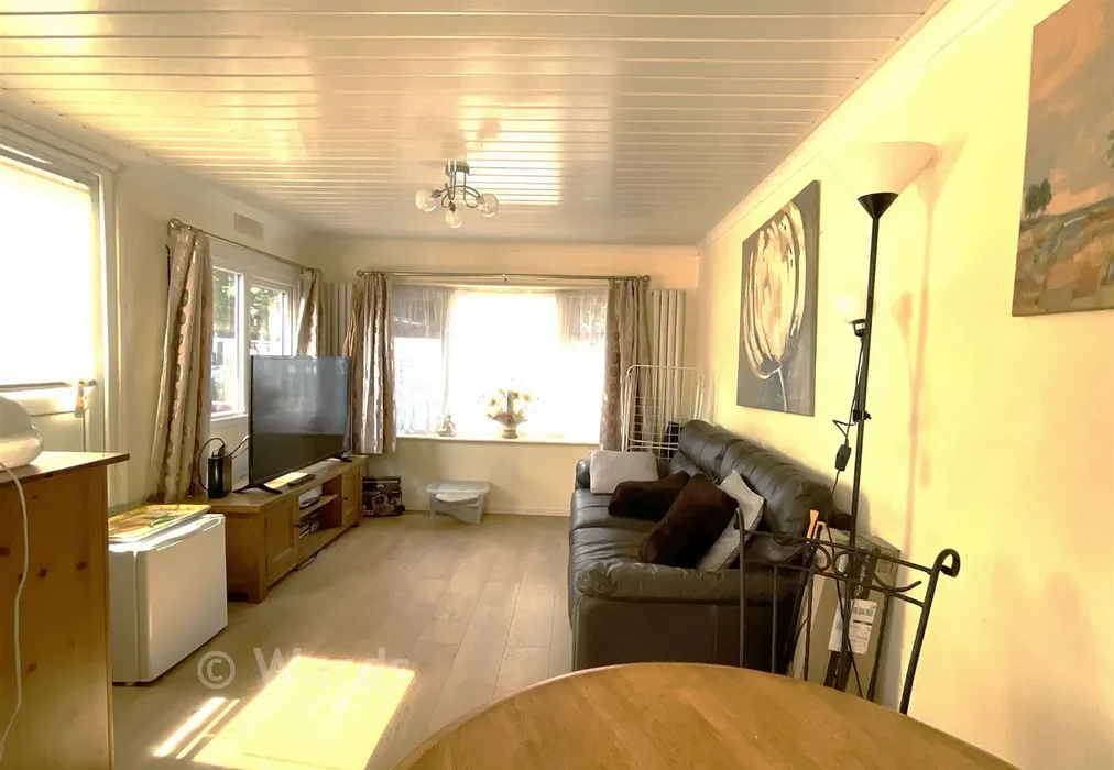 Lounge - London Road, West Kingsdown, Sevenoaks, Kent - Wards of Kent
