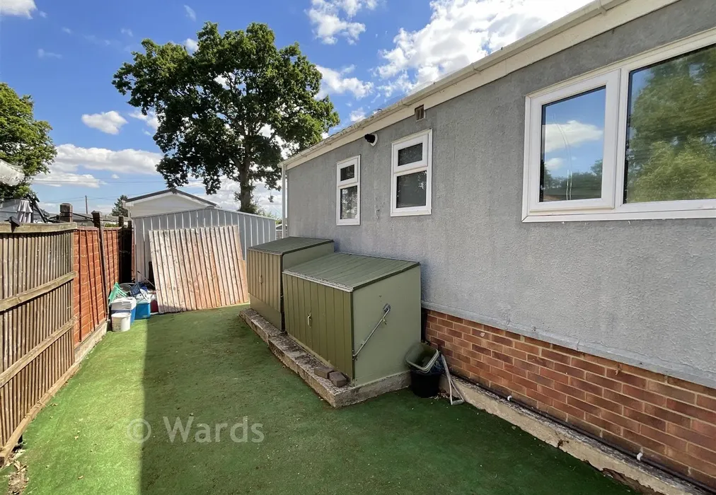 Garden - London Road, West Kingsdown, Sevenoaks, Kent - Wards of Kent