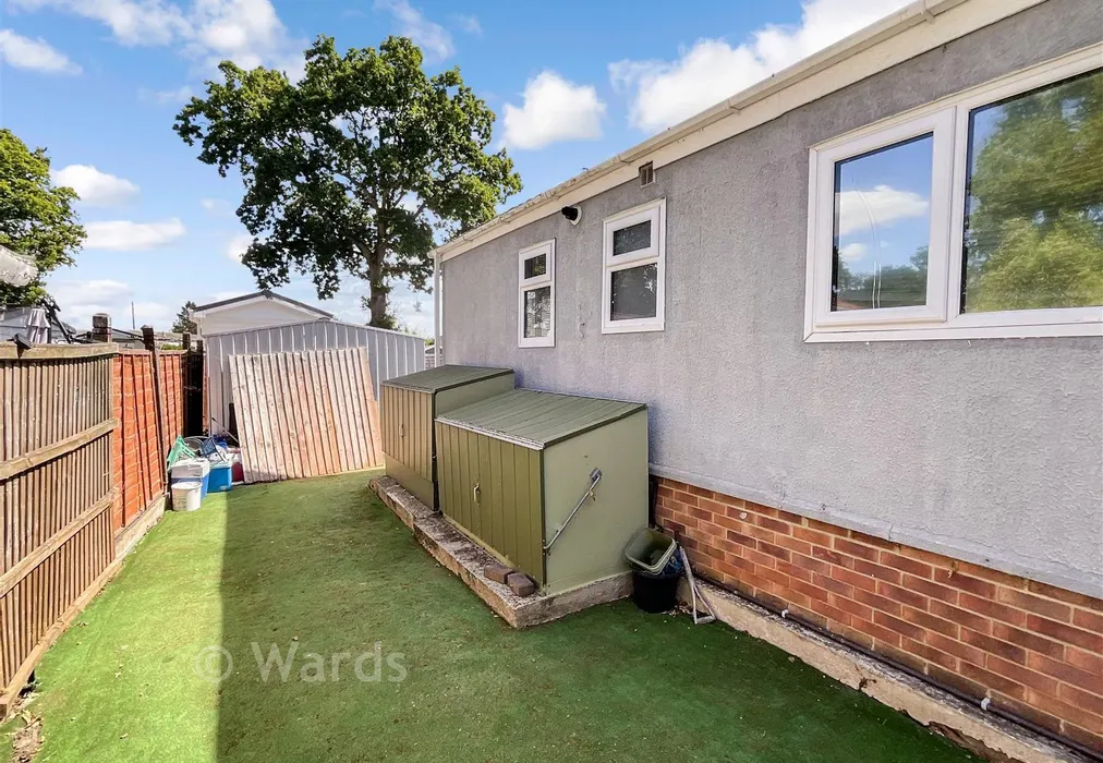 Garden - London Road, West Kingsdown, Sevenoaks, Kent - Wards of Kent