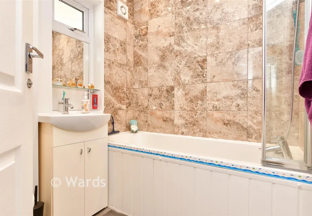 Bathroom - Princess Margaret Avenue, Ramsgate, Kent - Wards of Kent