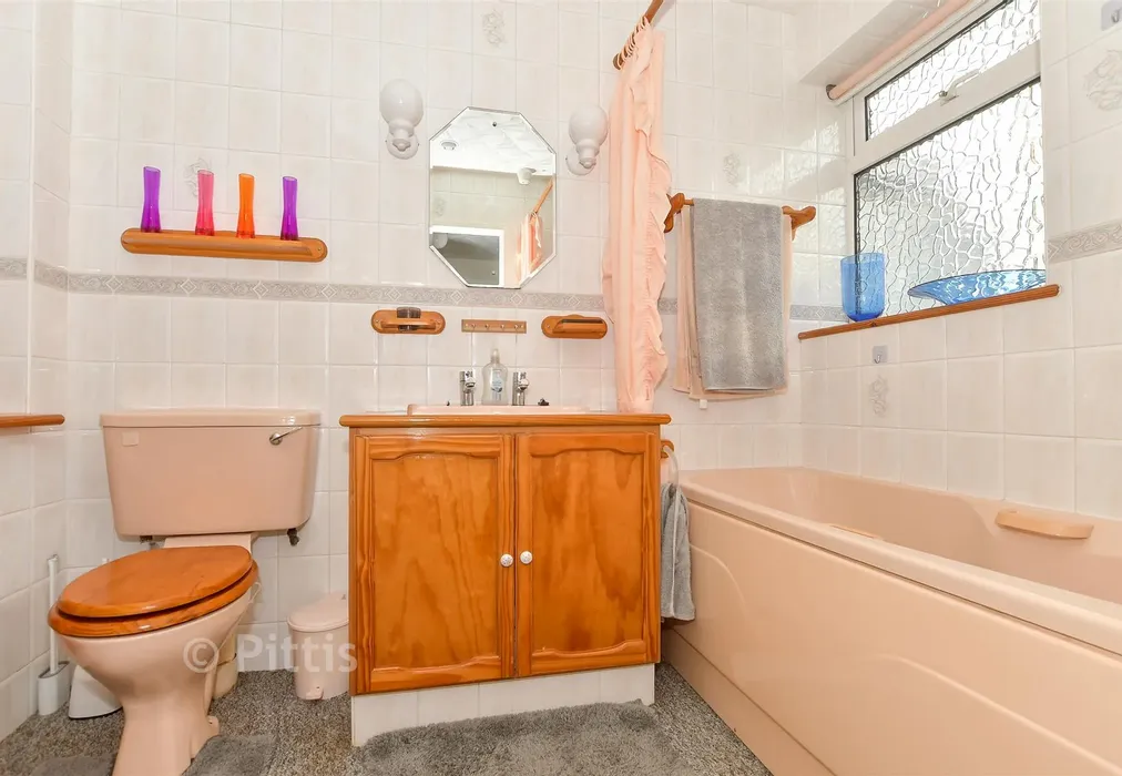 Bathroom - Ashey Road, Ryde, Isle of Wight - Wards of Kent