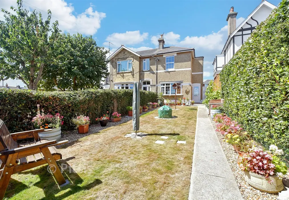 Front Garden - Ashey Road, Ryde, Isle of Wight - Wards of Kent