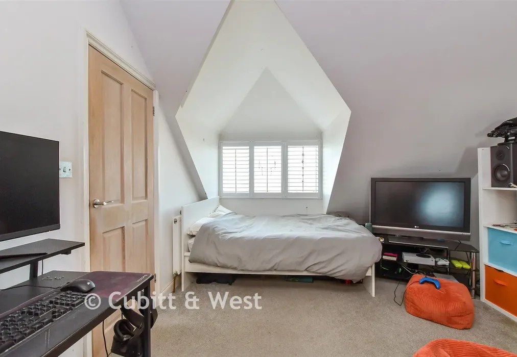 Bedroom 2 - Crescent Drive North, Woodingdean, Brighton, East Sussex - Wards of Kent