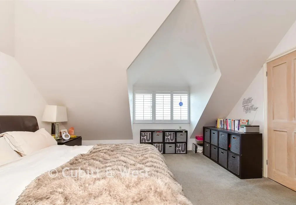 Bedroom 1 - Crescent Drive North, Woodingdean, Brighton, East Sussex - Wards of Kent