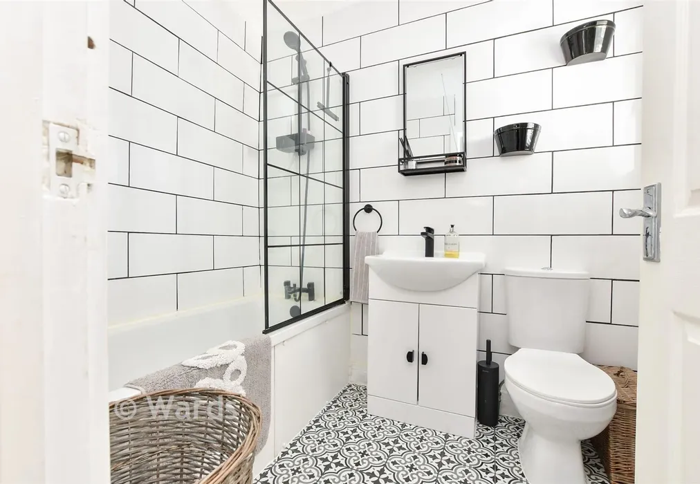 Bathroom - Preston Road, Manston, Ramsgate, Kent - Wards of Kent
