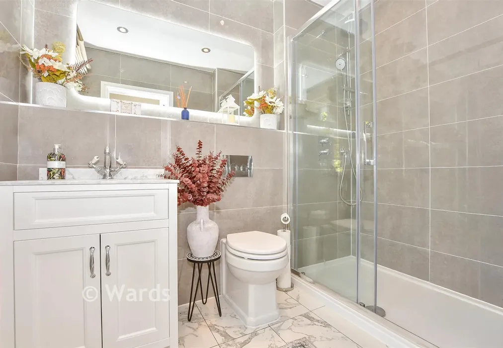 En-Suite Shower Room - Pleasant Valley Lane, East Farleigh, Kent - Wards of Kent