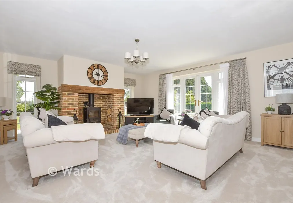 Lounge - Pleasant Valley Lane, East Farleigh, Kent - Wards of Kent