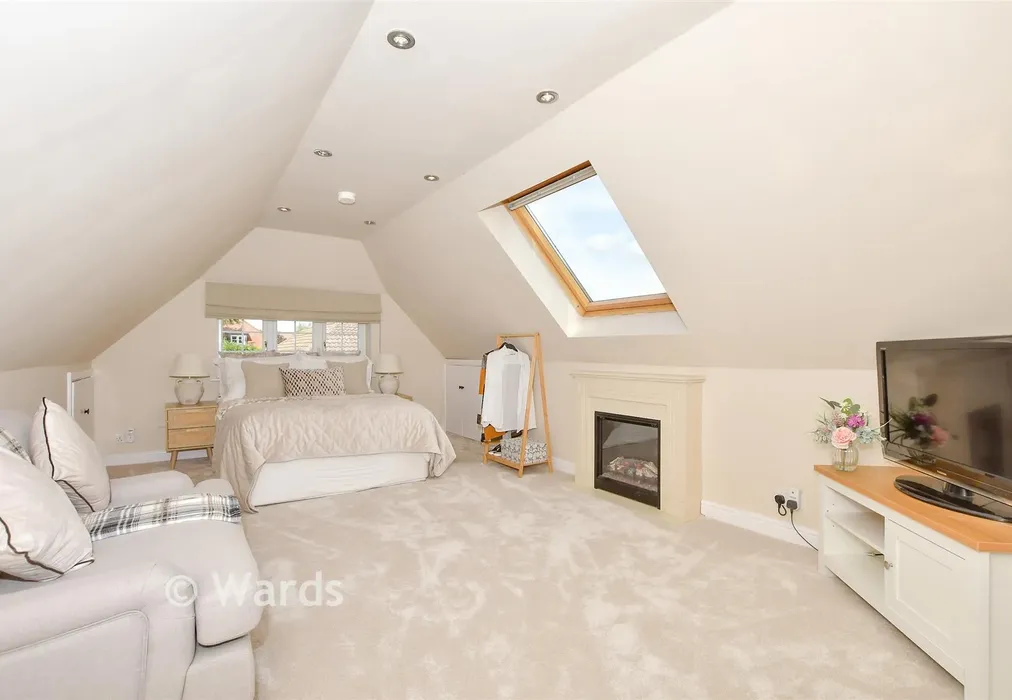 Room 1 - Pleasant Valley Lane, East Farleigh, Kent - Wards of Kent