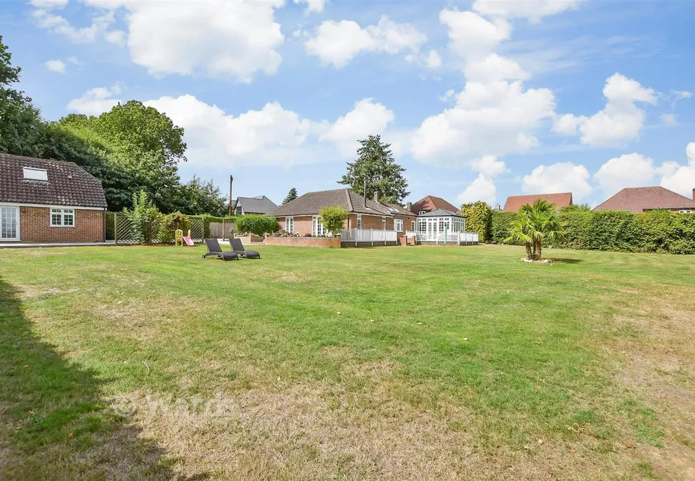 Rear Garden - Pleasant Valley Lane, East Farleigh, Kent - Wards of Kent