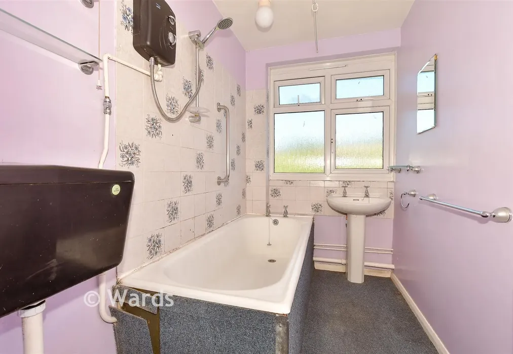 Bathroom - Godwin Road, Canterbury, Kent - Wards of Kent