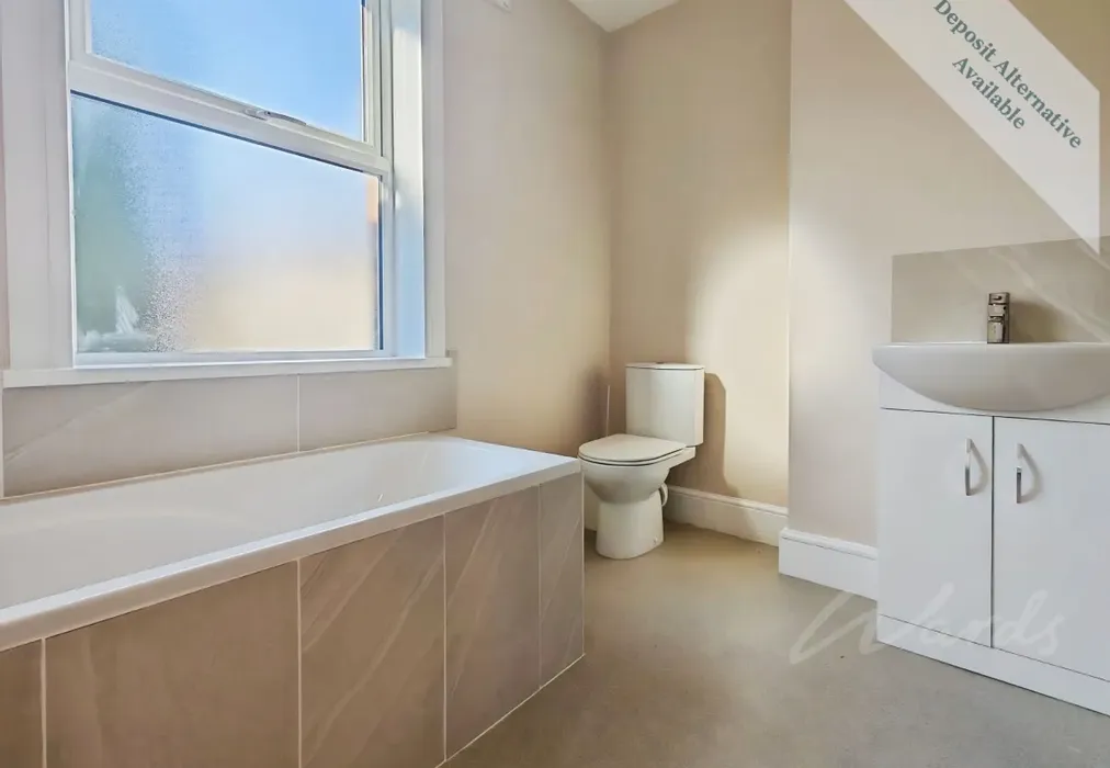 bathroom - Black Bull Road Folkestone CT19 - Wards of Kent