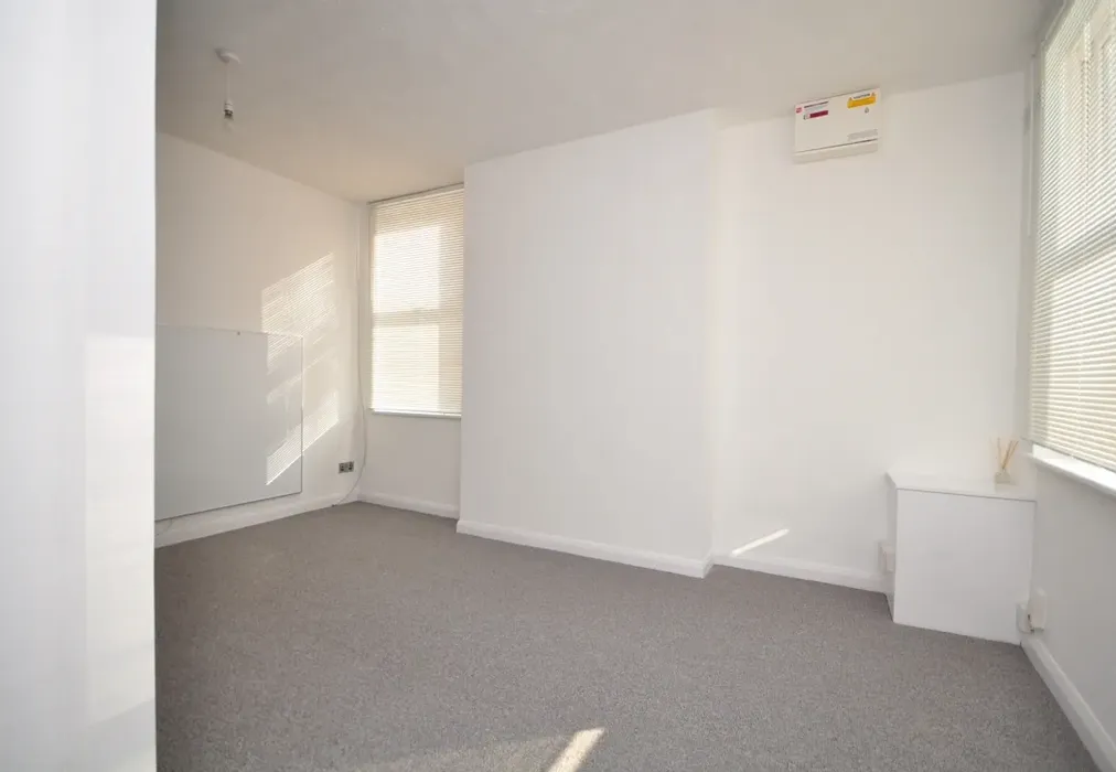 station road bedroom - Station Road Rainham ME8 - Wards of Kent