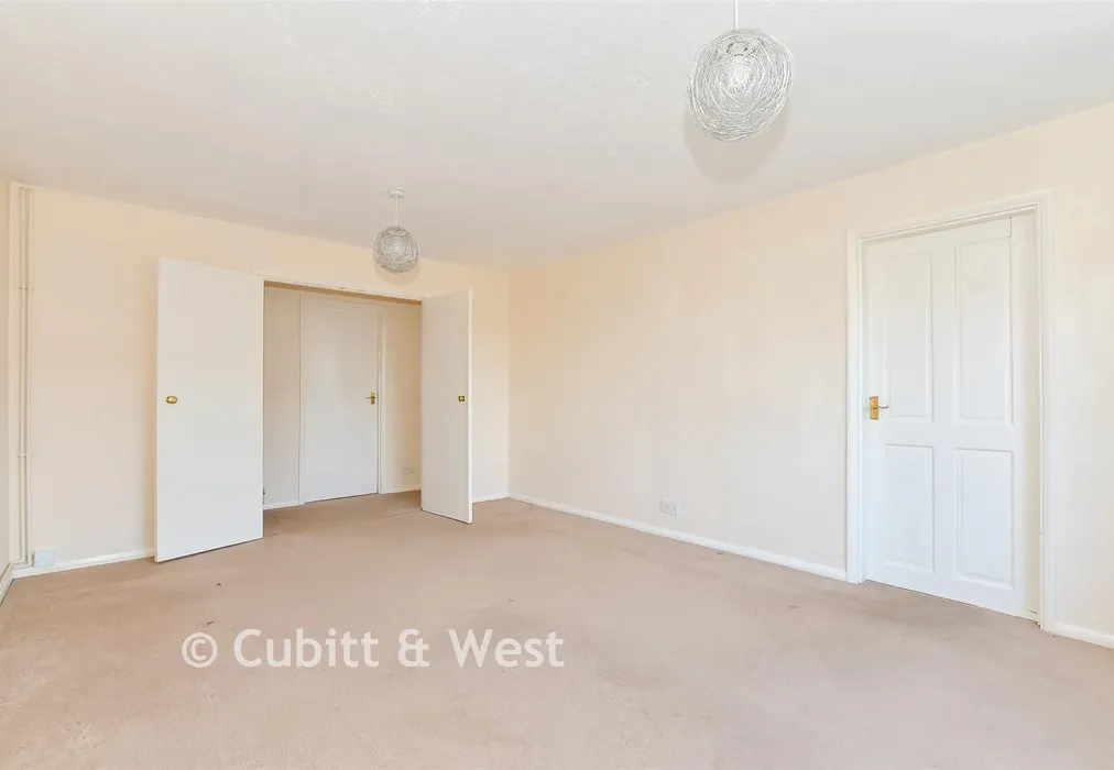 Lounge/Dining Room - Castle Close, Reigate, Surrey - Wards of Kent