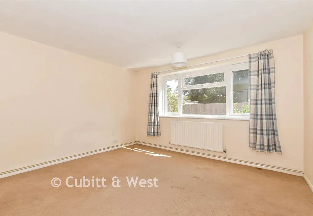 Bedroom 2 - Castle Close, Reigate, Surrey - Wards of Kent