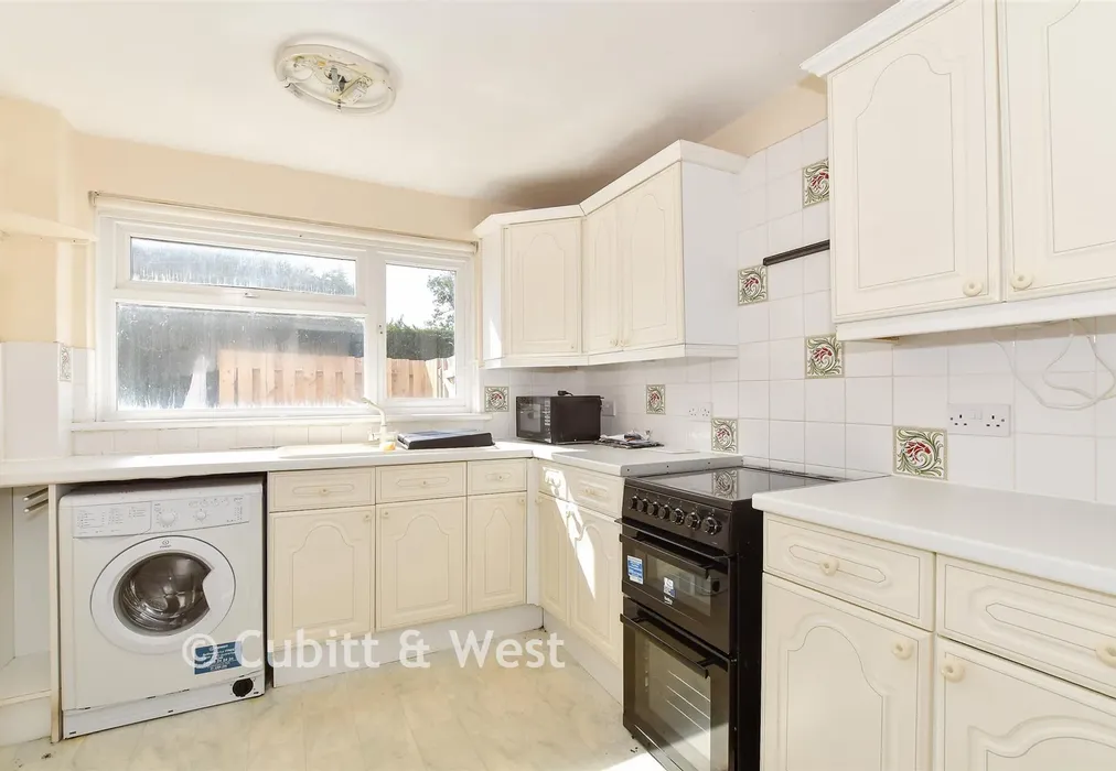 Kitchen - Castle Close, Reigate, Surrey - Wards of Kent