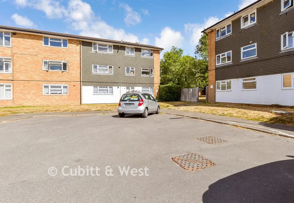 Driveway/Parking - Castle Close, Reigate, Surrey - Wards of Kent