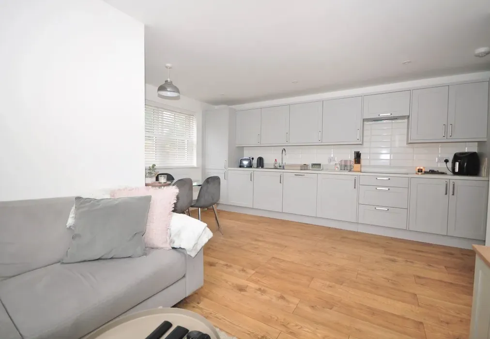 VicLiving1 - Victoria Road, Horley, RH6 - Wards of Kent