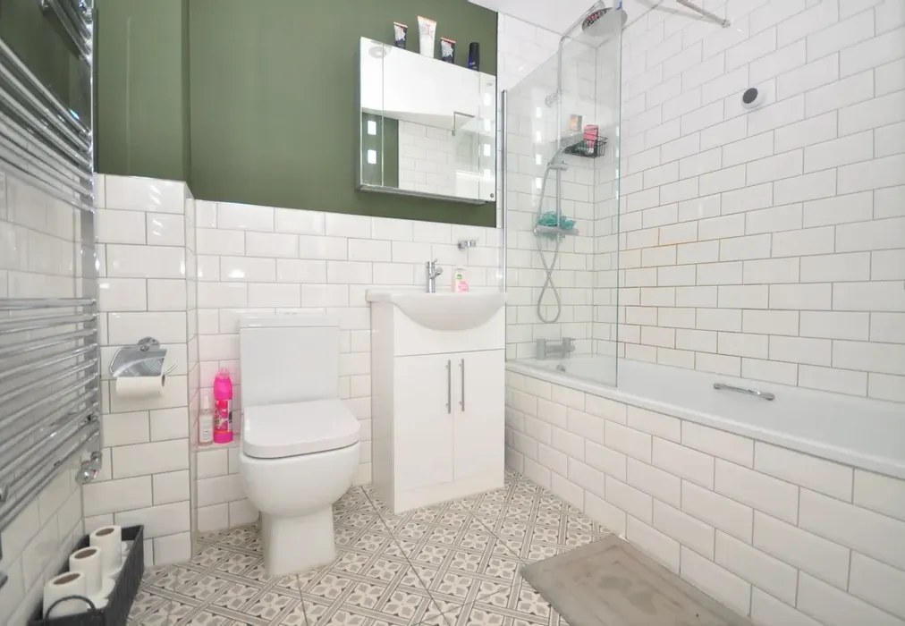 VicBathroom - Victoria Road, Horley, RH6 - Wards of Kent