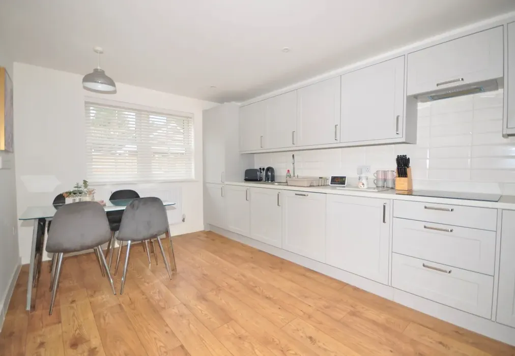 VicKitchenArea - Victoria Road, Horley, RH6 - Wards of Kent