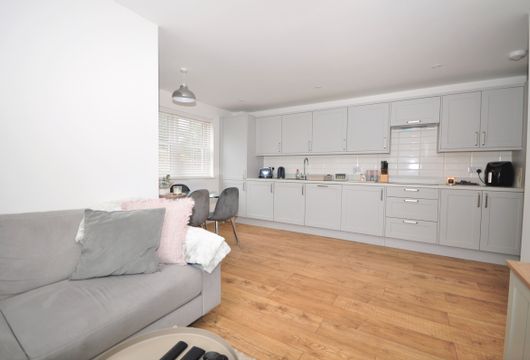 Victoria Road, Horley, RH6 - Wards of Kent