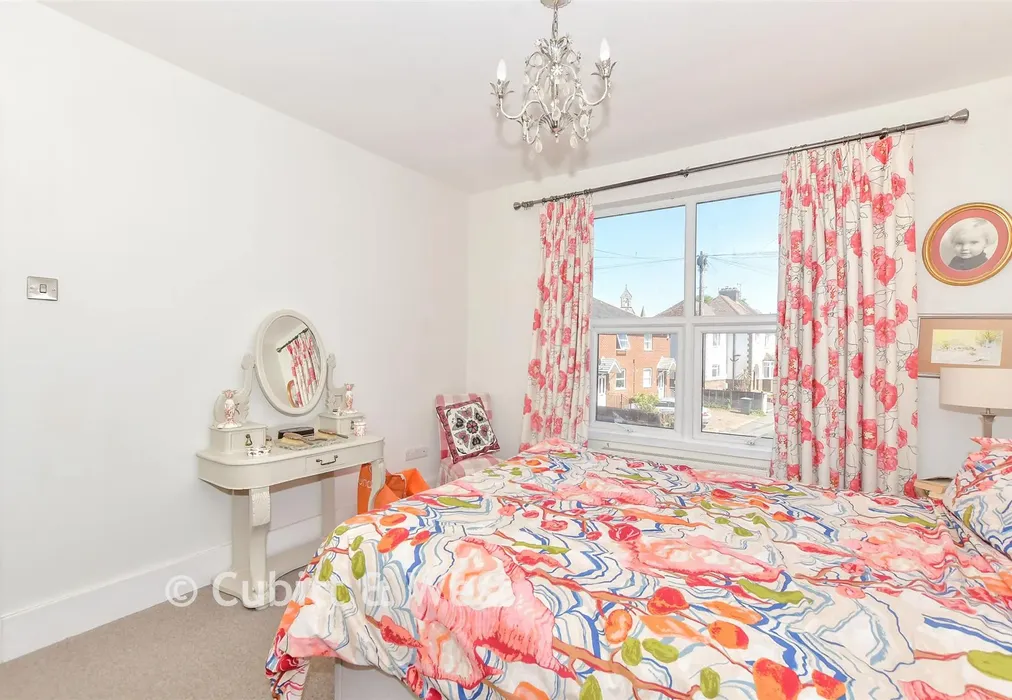Bedroom 1 - Bridge Road, Emsworth, Hampshire - Wards of Kent
