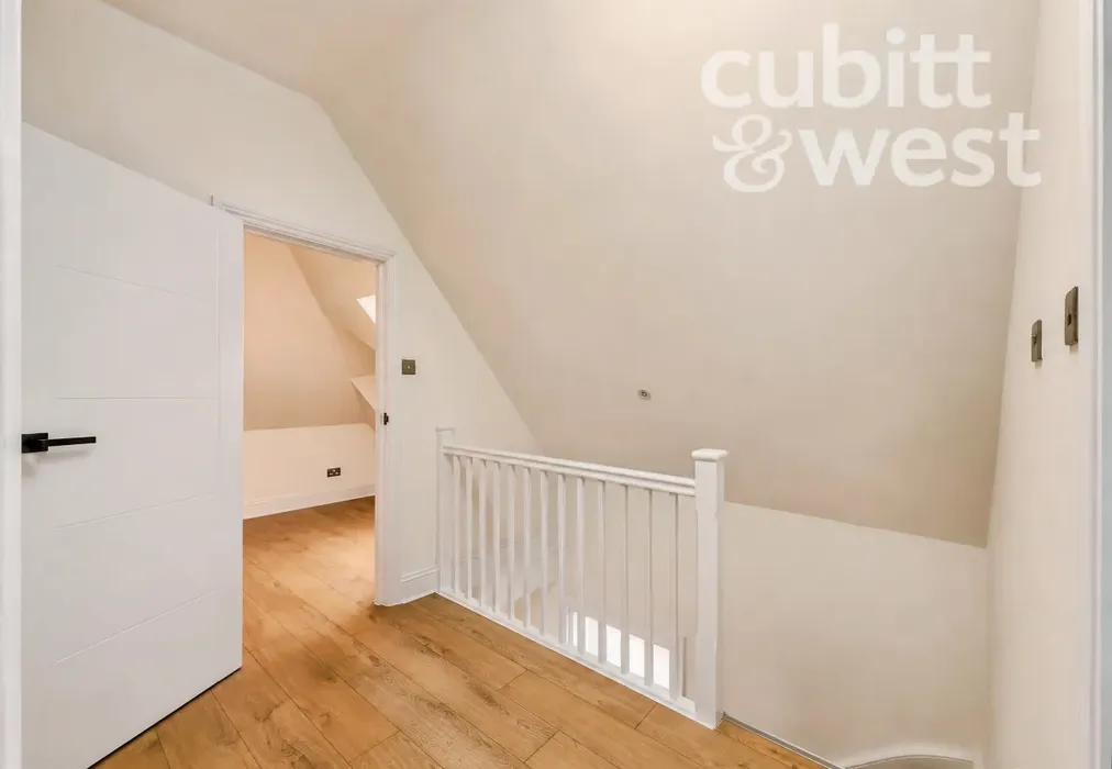 Hallway - DEPOSIT ALTERNATIVE AVAILABLE, Cromwell Road, BN3 - Wards of Kent