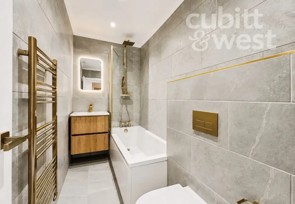 Bathroom - DEPOSIT ALTERNATIVE AVAILABLE, Cromwell Road, BN3 - Wards of Kent