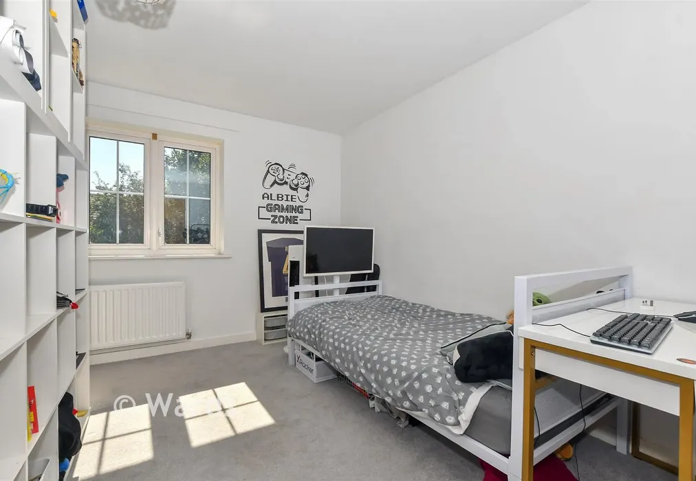 Bedroom 1 - The Weavers, Headcorn, Ashford, Kent - Wards of Kent