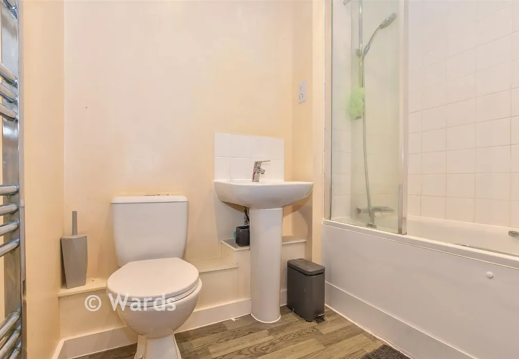 Bathroom - The Weavers, Headcorn, Ashford, Kent - Wards of Kent