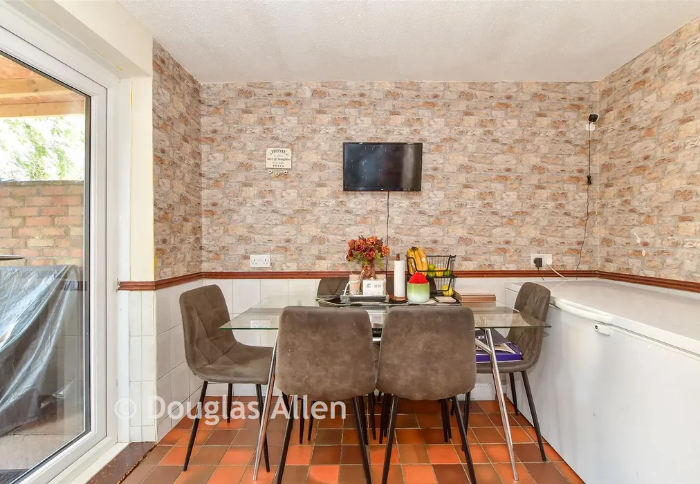 Kitchen/Breakfast Room - Warwick Road, Rainham, Essex - Wards of Kent