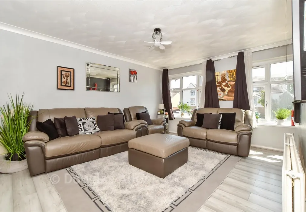 Lounge - Warwick Road, Rainham, Essex - Wards of Kent