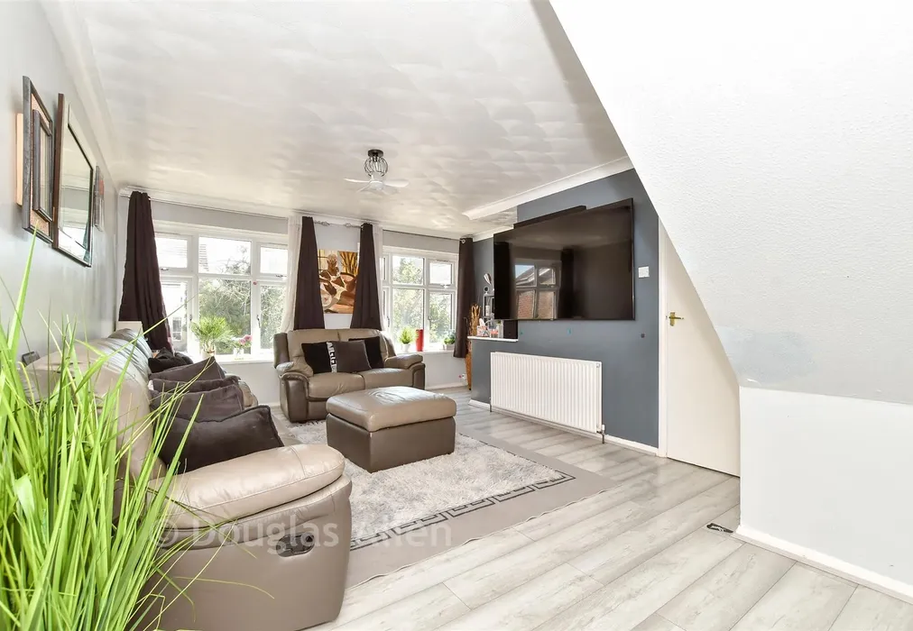 Lounge - Warwick Road, Rainham, Essex - Wards of Kent