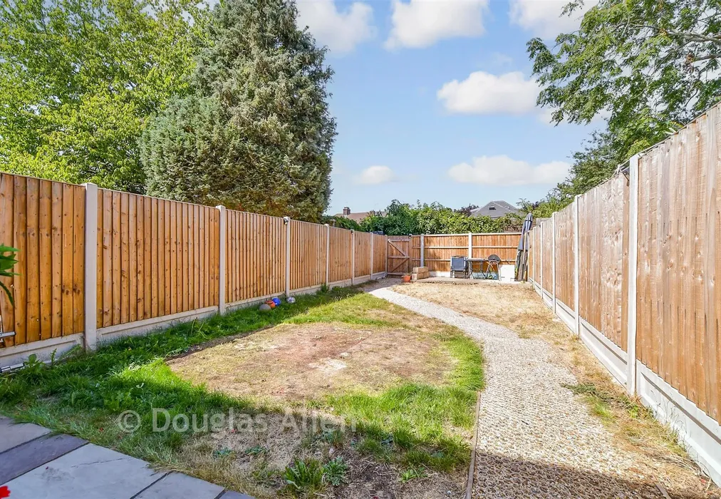 Rear Garden - Warwick Road, Rainham, Essex - Wards of Kent