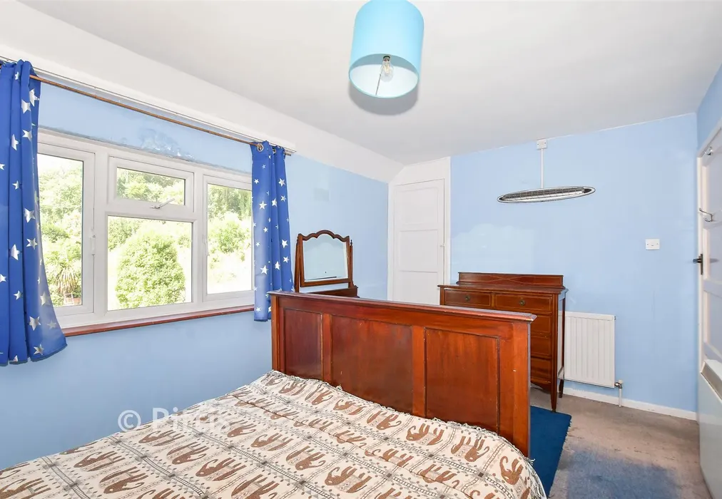 Bedroom 1 - Spindlers Road, Ventnor, Isle of Wight - Wards of Kent