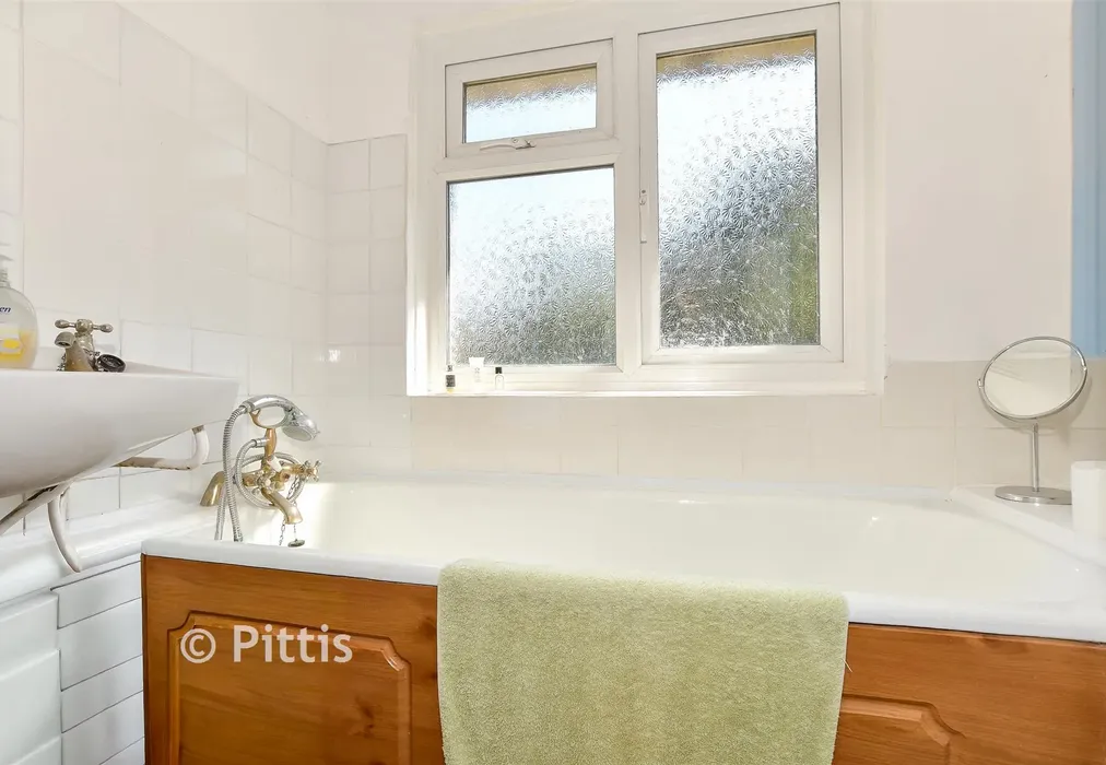 Bathroom - Spindlers Road, Ventnor, Isle of Wight - Wards of Kent