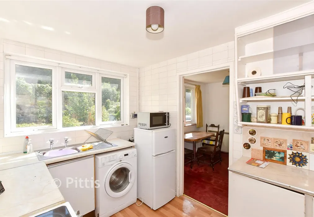 Kitchen - Spindlers Road, Ventnor, Isle of Wight - Wards of Kent