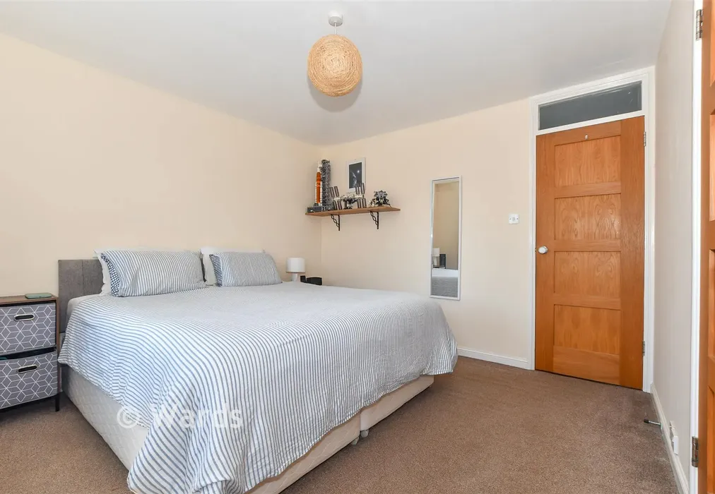 Bedroom 1 - Burdens, Headcorn, Ashford, Kent - Wards of Kent