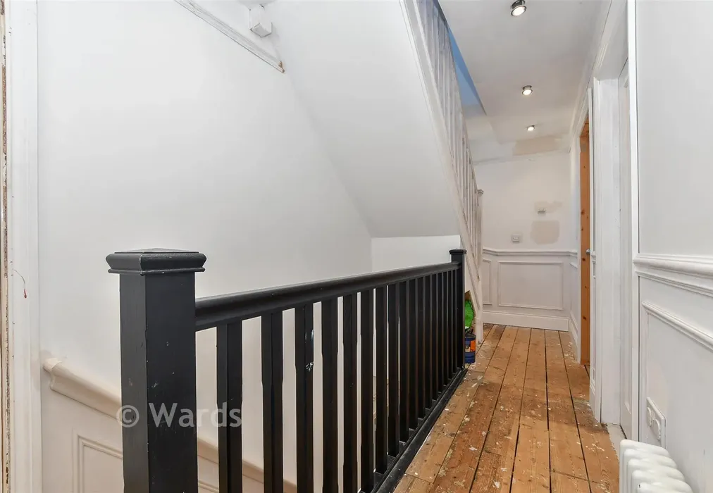 Landing - Mabledon Avenue, Ashford, Kent - Wards of Kent