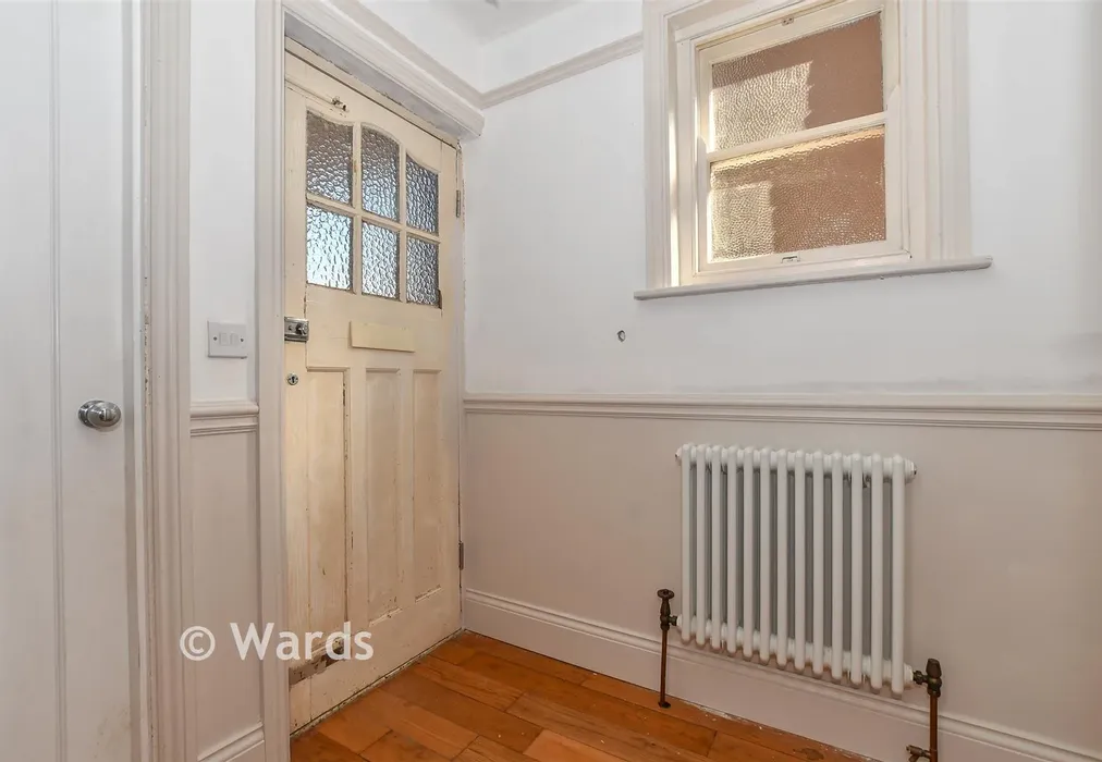 Entrance Hall - Mabledon Avenue, Ashford, Kent - Wards of Kent