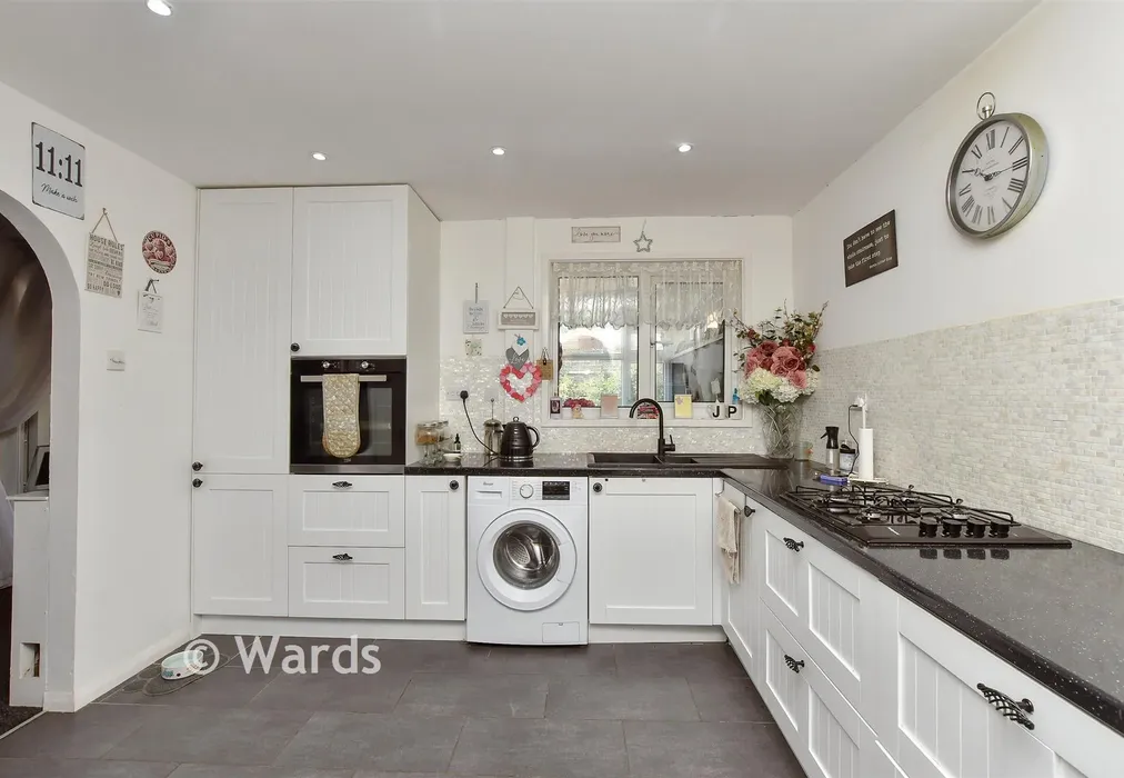 Kitchen - Coverdale Close, Walderslade, Chatham, Kent - Wards of Kent