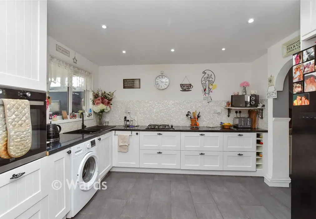 Kitchen - Coverdale Close, Walderslade, Chatham, Kent - Wards of Kent