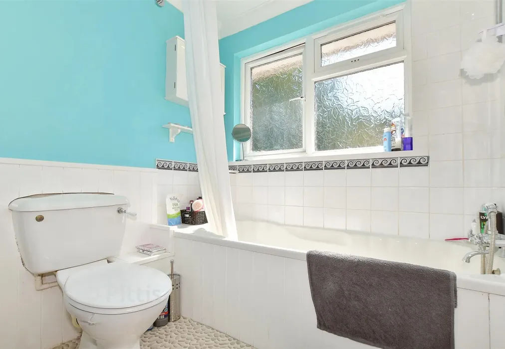 Bathroom - Salisbury Way, Sandown, Isle of Wight - Wards of Kent