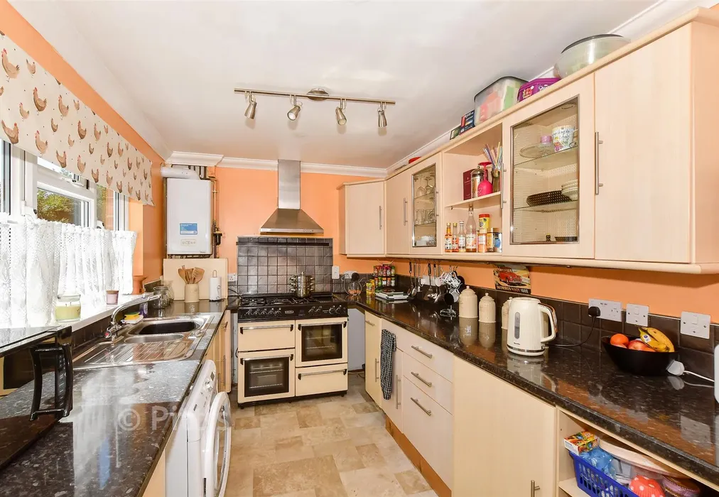 Kitchen - Salisbury Way, Sandown, Isle of Wight - Wards of Kent