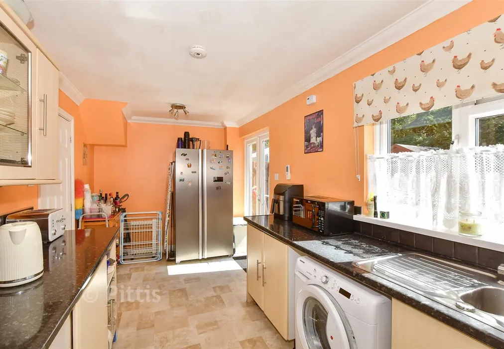 Kitchen - Salisbury Way, Sandown, Isle of Wight - Wards of Kent