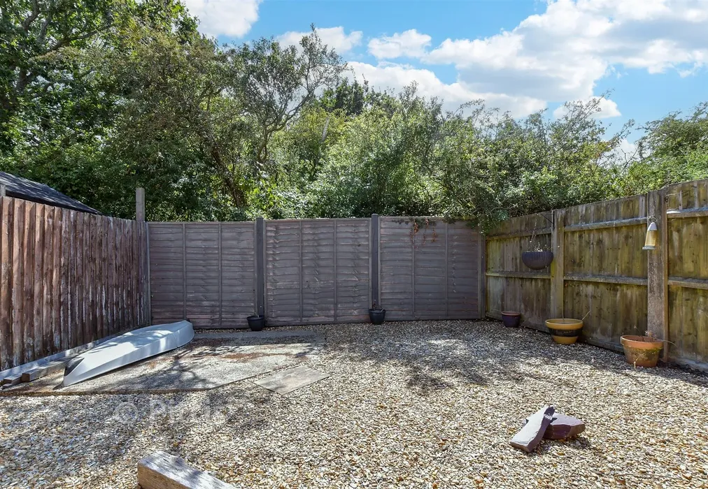Rear Garden - Salisbury Way, Sandown, Isle of Wight - Wards of Kent
