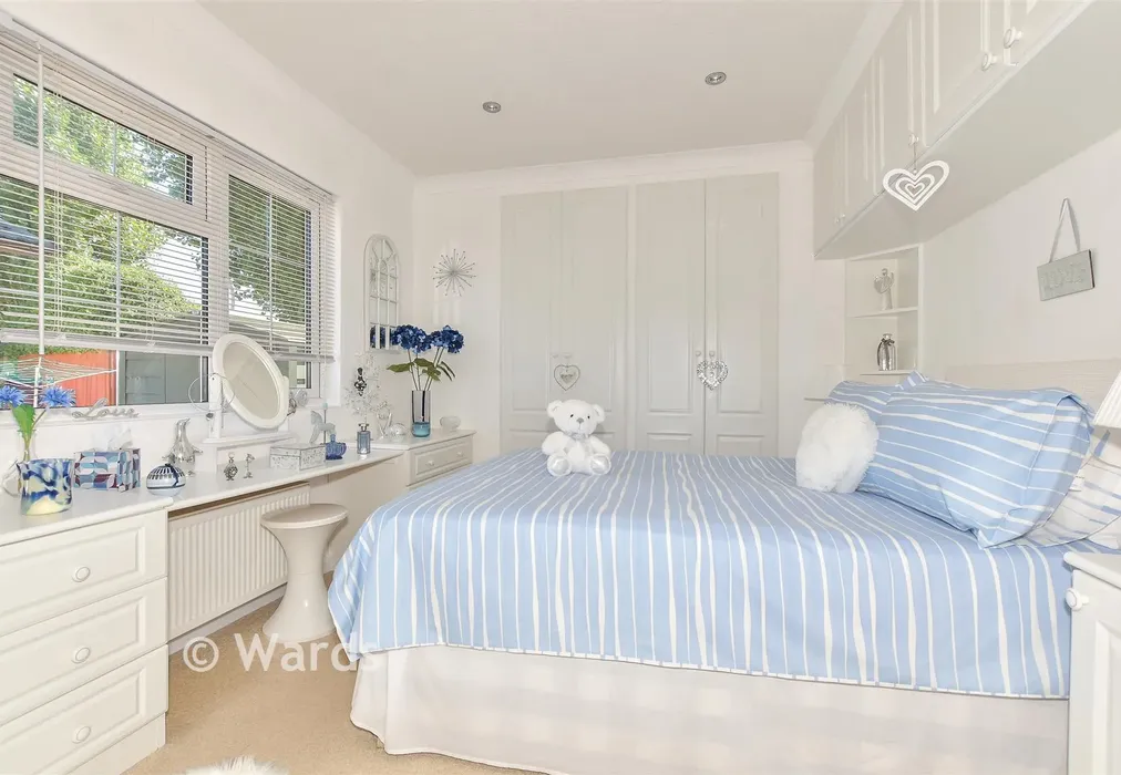 Bedroom 1 - Faversham Road, Seasalter, Whitstable, Kent - Wards of Kent