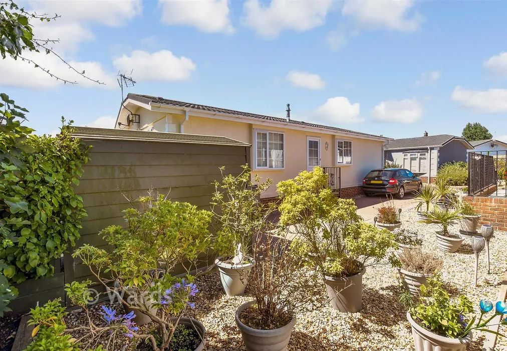 Side Garden - Faversham Road, Seasalter, Whitstable, Kent - Wards of Kent
